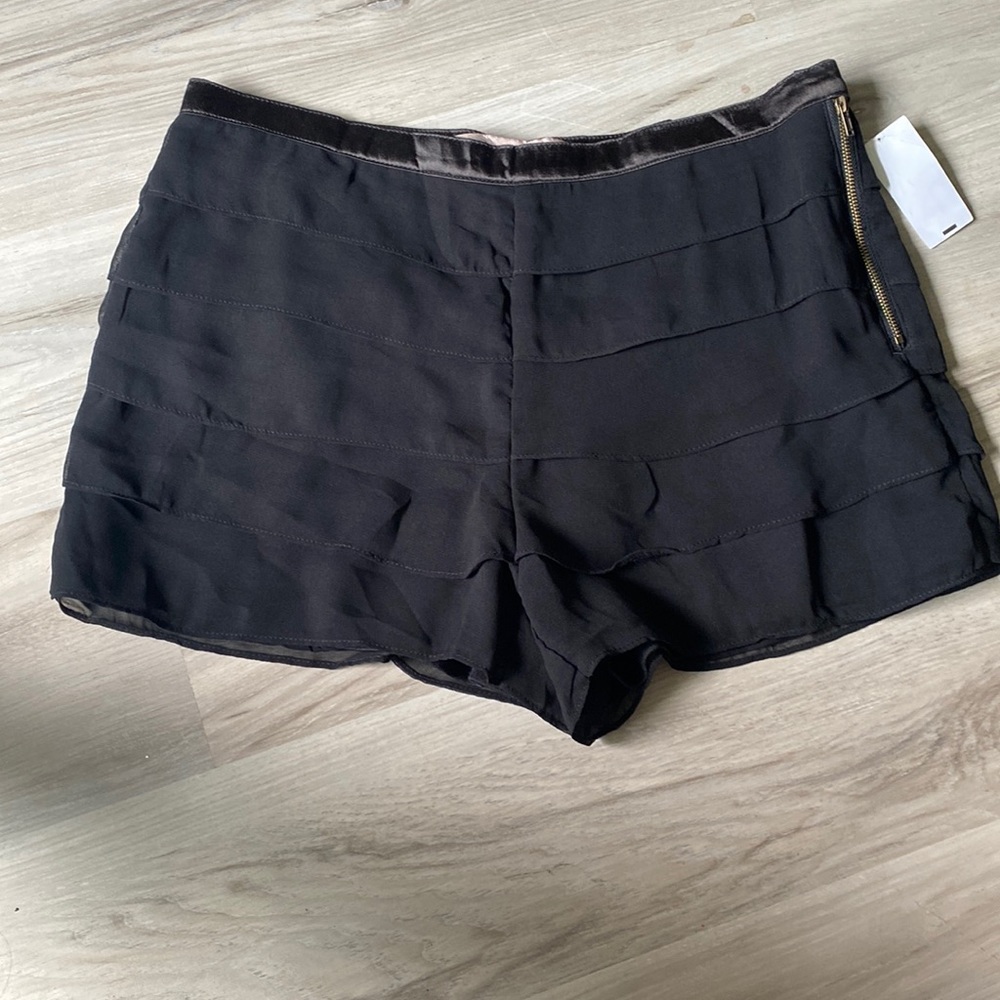 Blk ruffle skort